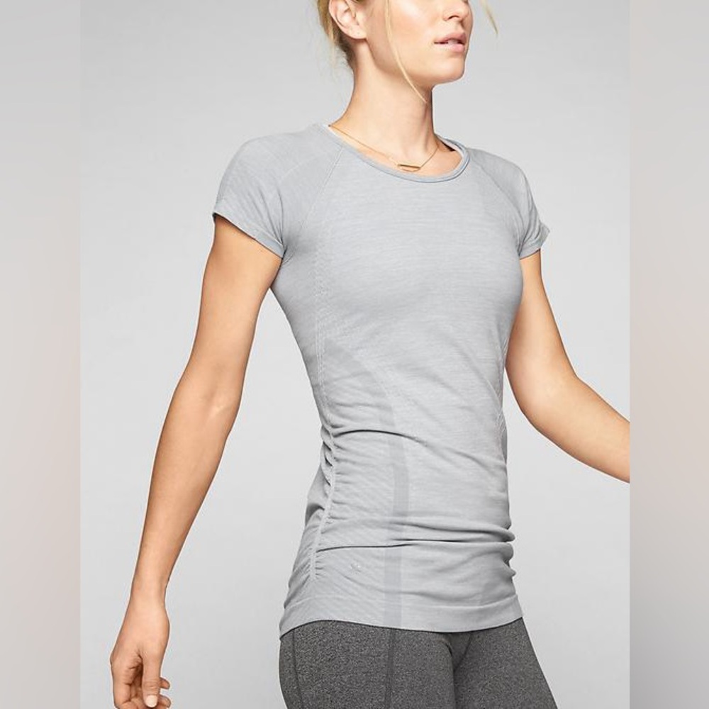 Athleta Speedlight Heather Grey Short Sleeve Workout Gym Top Shirt Size Medium